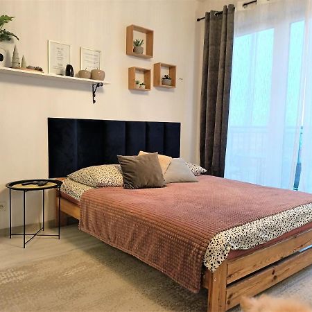 2-Room Apartment Nowy Dwór Mazowiecki Eksteriør billede