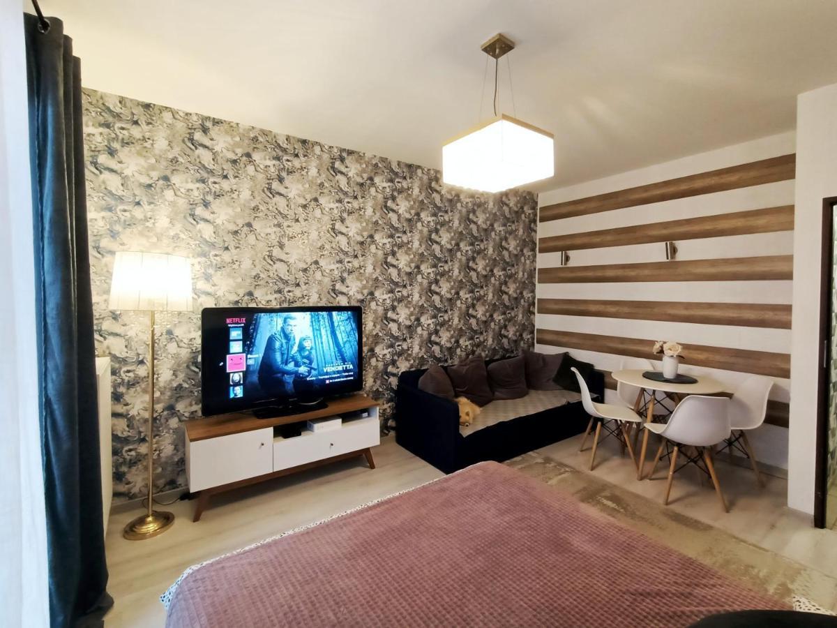 2-Room Apartment Nowy Dwór Mazowiecki Eksteriør billede