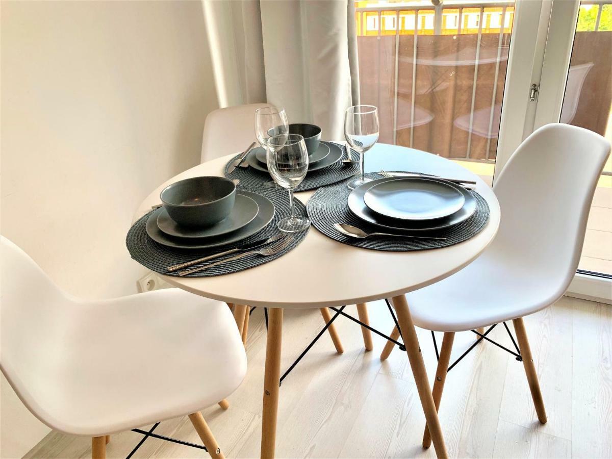 2-Room Apartment Nowy Dwór Mazowiecki Eksteriør billede