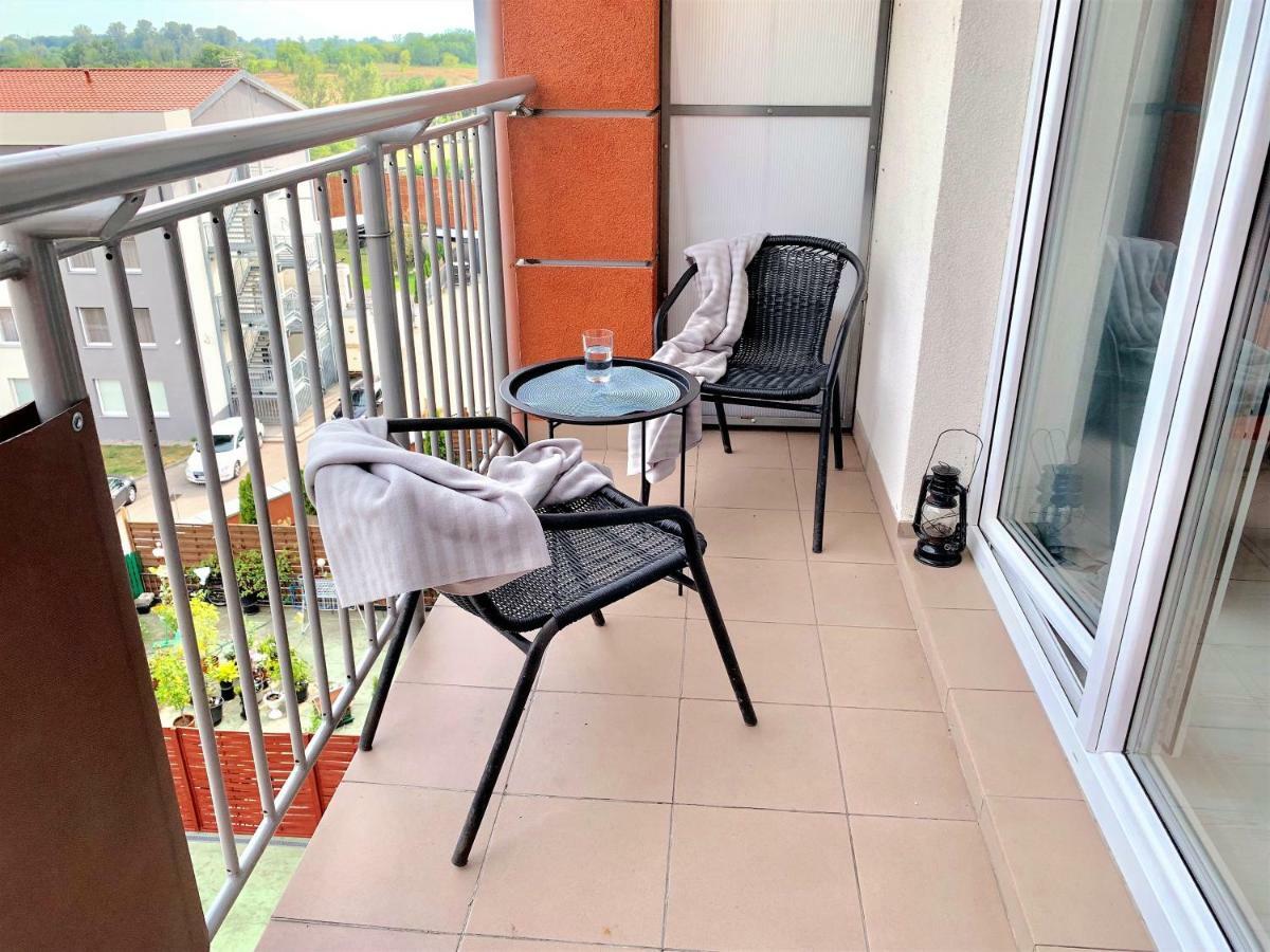 2-Room Apartment Nowy Dwór Mazowiecki Eksteriør billede