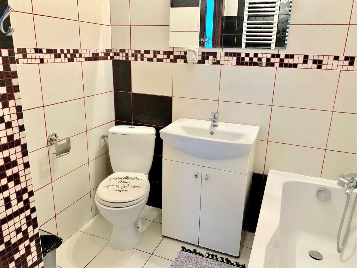 2-Room Apartment Nowy Dwór Mazowiecki Eksteriør billede