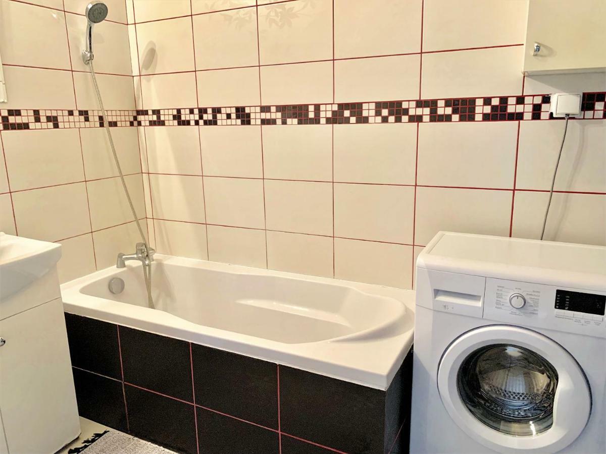 2-Room Apartment Nowy Dwór Mazowiecki Eksteriør billede